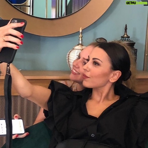 Anna Menenakou Instagram - #backstagephoto by @el.anag with #mydearfriend @melina_vampoula @asemasremama_alphatv #actresses #actreslife #lovemyjob #love #onlylove #onlyloveforanna