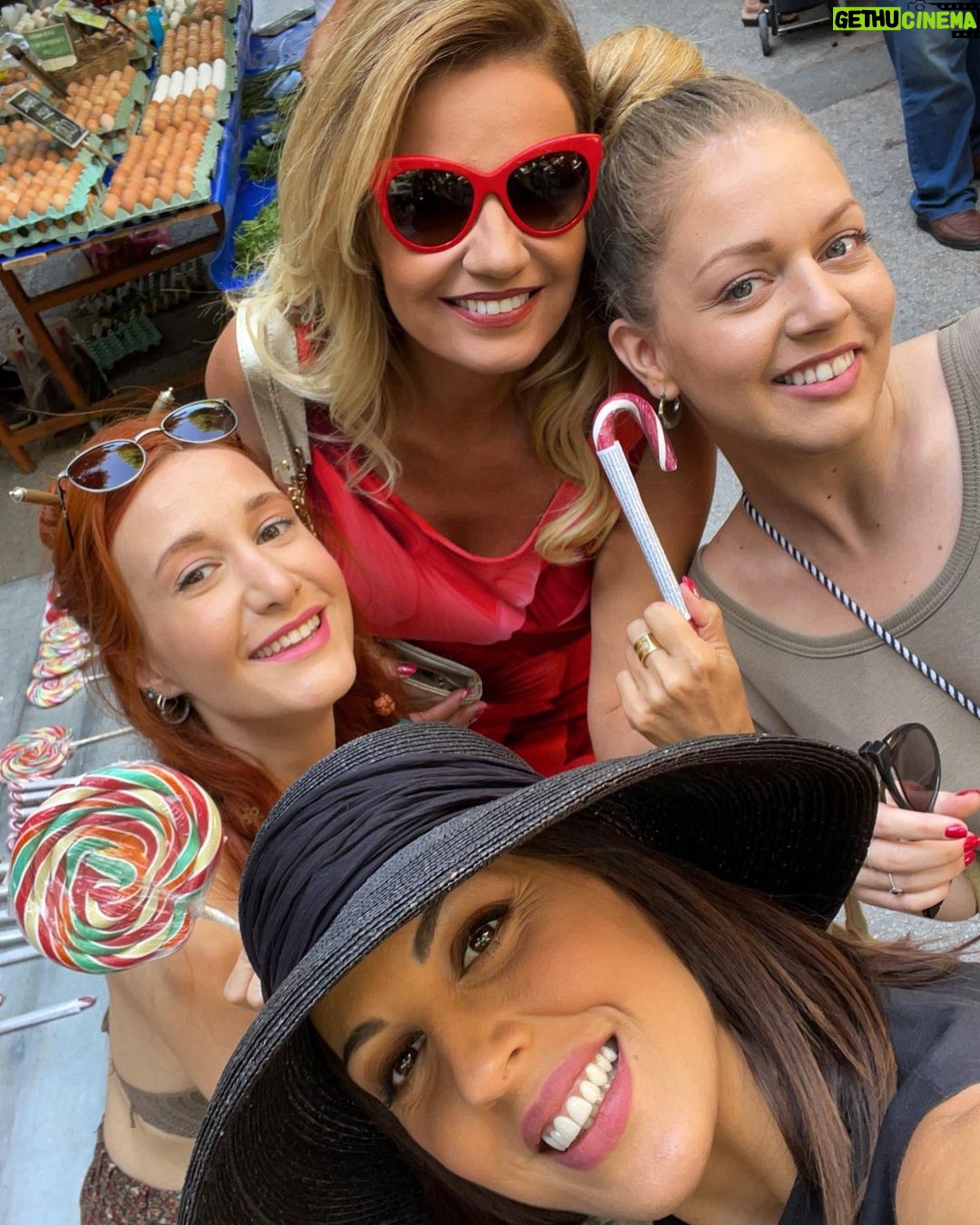 Anna Menenakou Instagram - Την πιο γλυκειά μας καλημέρα!!! Πρεμιερα Δευτέρα 13 Σεπτεμβρίου στις 20:00!!! @asemasremama_alphatv @alphatv @tanweer_productions @panagiotavlanti_official @melina_vampoula @marthiliasvarna #newproject #comingsoon #lovemyjob #love #onlylove #onlyloveforanna
