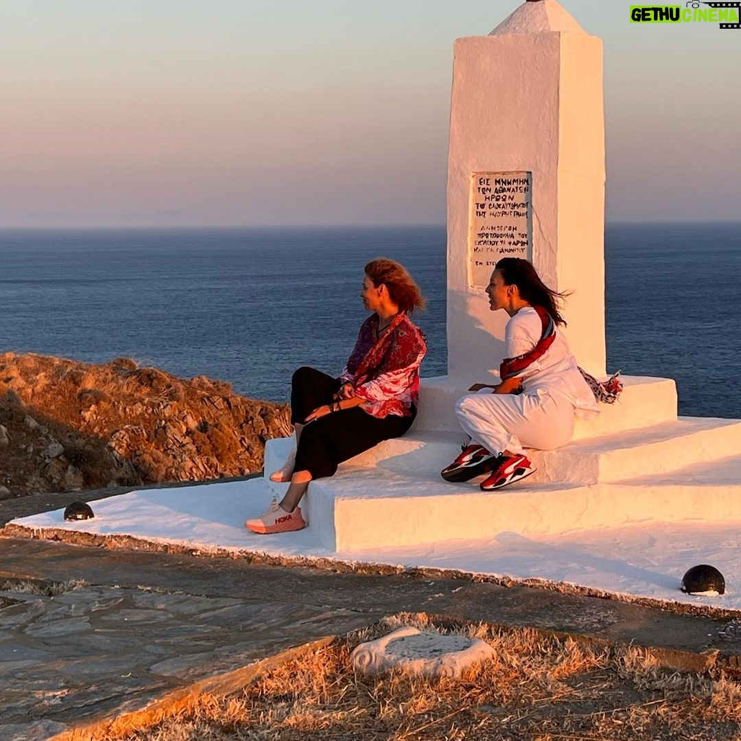 Anna Menenakou Instagram - ****************** Μαζί … @panagiotavlanti_official * * * #together #friendsgoals #lovelyisland #psara #mavriraxi #oursummer #womensupportingwomen #womenslove #love #onlylove #onlyloveforanna Μαύρη Ράχη