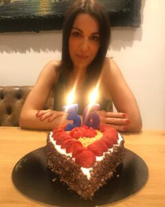 Anna Menenakou Instagram - Με την ευχή να μην «χάσω» κανέναν άλλον… Σας ευχαριστώ για τις ευχές σας! Να προσέχετε ο ένας τον άλλον και να αγαπάτε δυνατά! Το χασταγκ μου είναι #onlylove και το πιστεύω όσο τίποτα!!! #happybirthdayanna #love #onlylove #onlyloveforanna Athens, Greece