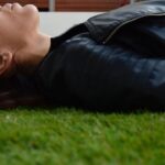 Anna Menenakou Instagram – Συχνά μου στέλνετε μηνύματα και με ρωτάτε πως είμαι τόσο ήρεμη και «ζεν» . Η αλήθεια είναι ότι κάθε μέρα προσπαθώ να κάνω την ηρεμία και την ησυχία του νου αναπόσπαστο κομμάτι μου. Είμαι ένας άνθρωπος με χρόνιο στρες οπότε η συμβουλή μου είναι, να κάνετε πράγματα που σας ευχαριστούν και σας χαλαρώνουν. Η άσκηση, η καλή διατροφή και το νερό  είναι πάρα πολύ σημαντικά. Ο βελονισμός βοηθά πολύ ( εγώ ξεκίνησα ωτοβελονισμό όπως βλέπεις στη φωτό) 🙉 μικρές βελονίτσες στα αυτιά. Γενικά μείνετε ψύχραιμοι,αναπνεύστε  και μην ξεχνάτε να χαμογελάτε! Βάλτε στόχο η κάθε καινούργια ημέρα να είναι καλύτερη.
#selflove #selfjourney #acceptance #selfcare #bestrong #keepwalking #love #onlylove #onlyloveforanna