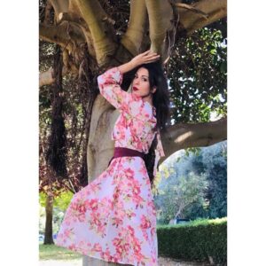 Anna Menenakou Instagram - ⭐ FASHION GIVEAWAY ALERT⭐
Είμαι πολύ χαρούμενη για μια νέα γυναικεία υπόθεση μόδας.
Δύο καλές μου φίλες δημιούργησαν το νέο φανταστικό e-shop @artensouth και σκέφτηκα να το γιορτάσουμε.
Μία τυχερή θα κερδίσει το midi floral φόρεμα της φωτογραφίας με τα αέρινα μανίκια για μοναδικές εμφανίσεις.
Ακολουθήστε τα βήματα:
🌸 Like στο post
🌸 Follow @artensouth 
🌸 Tag δύο φίλες
 
Η νικήτρια θα ανακοινωθεί το Σάββατο 5 Δεκεμβρίου 
Κάθε επιτυχία✌️
 
#ARTENSOUTH #giveaway #womensfashion #eshop #floraldress #todayistheday #luckygirl #withallmyheart #love #onlylove #onlyloveforanna