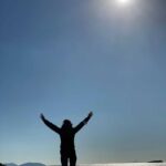 Anna Menenakou Instagram - Με τα ακουστικά σου , τα αθλητικά σου, αν έχεις καλή παρέα (όπως εγώ) ... στέλνεις και το έξι για να είσαι σωστός και πας να μαζέψεις τον ήλιο σου... με αισιοδοξία και χαμόγελο! Σε φιλώ και σήμερα και σου στέλνω θετική ενέργεια! Πάρε - δώσε είναι η ζωή!!! #positivevibes #positivethinking #positiveenergy #positivity #sea #sun #lovemycountry #greece🇬🇷 #love #onlylove #onlyloveforanna