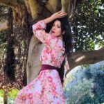 Anna Menenakou Instagram - ⭐ FASHION GIVEAWAY ALERT⭐ Είμαι πολύ χαρούμενη για μια νέα γυναικεία υπόθεση μόδας. Δύο καλές μου φίλες δημιούργησαν το νέο φανταστικό e-shop @artensouth και σκέφτηκα να το γιορτάσουμε. Μία τυχερή θα κερδίσει το midi floral φόρεμα της φωτογραφίας με τα αέρινα μανίκια για μοναδικές εμφανίσεις. Ακολουθήστε τα βήματα: 🌸 Like στο post 🌸 Follow @artensouth 🌸 Tag δύο φίλες Η νικήτρια θα ανακοινωθεί το Σάββατο 5 Δεκεμβρίου Κάθε επιτυχία✌️ #ARTENSOUTH #giveaway #womensfashion #eshop #floraldress #todayistheday #luckygirl #withallmyheart #love #onlylove #onlyloveforanna Athens, Greece