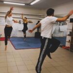 Anna Menenakou Instagram - Αποχαιρετώ το 2023 με ευγνωμοσύνη για όλες τις στιγμές που έζησα και για όλες τις αναπνοές που πήρα! Υποδέχομαι το 2024 με ένα άλμα πάνω από τη γη που πατώ! Με απέραντη χαρά για τους ανθρώπους που έχω δίπλα μου! Καλή χρονιά! #thankyou #blessed #onlyloveforanna #lemons