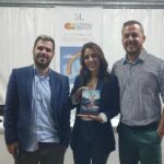 Anna Menenakou Instagram - Την Παρασκευή βρεθήκαμε στην υπέροχη και τεράστια έκθεση βιβλίου στο Πεδίον του Άρεως, για να παρουσιάσουμε το καινούργιο βιβλίο του @dimakispan . Προλόγισε και συντόνισε την βραδιά ο @stavros_papanto και εγώ είχα τη χαρά να διαβάσω αποσπάσματα από Το Ποτάμι Των Χιλίων Τυφλών που κυκλοφορεί από τις εκδόσεις @dioptrabooks . Καλοτάξιδο το βιβλίο σου Γεράκι μου! #newstart #newbook #lovebooks #topotamiton1000tyflon Εκθεση Βιβλιου Πεδίον Του Αρεως