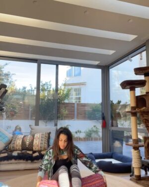 Anna Menenakou Instagram - Restorative Yoga 🙏♥️🧿
Ευγνώμων και Χαρούμενη για όλα!!!
*****************
#blessed #thankful #formylife #formyteacher @alexopoulou.athina #yoga #yogalife #satya #love #onlylove #onlyloveforanna
