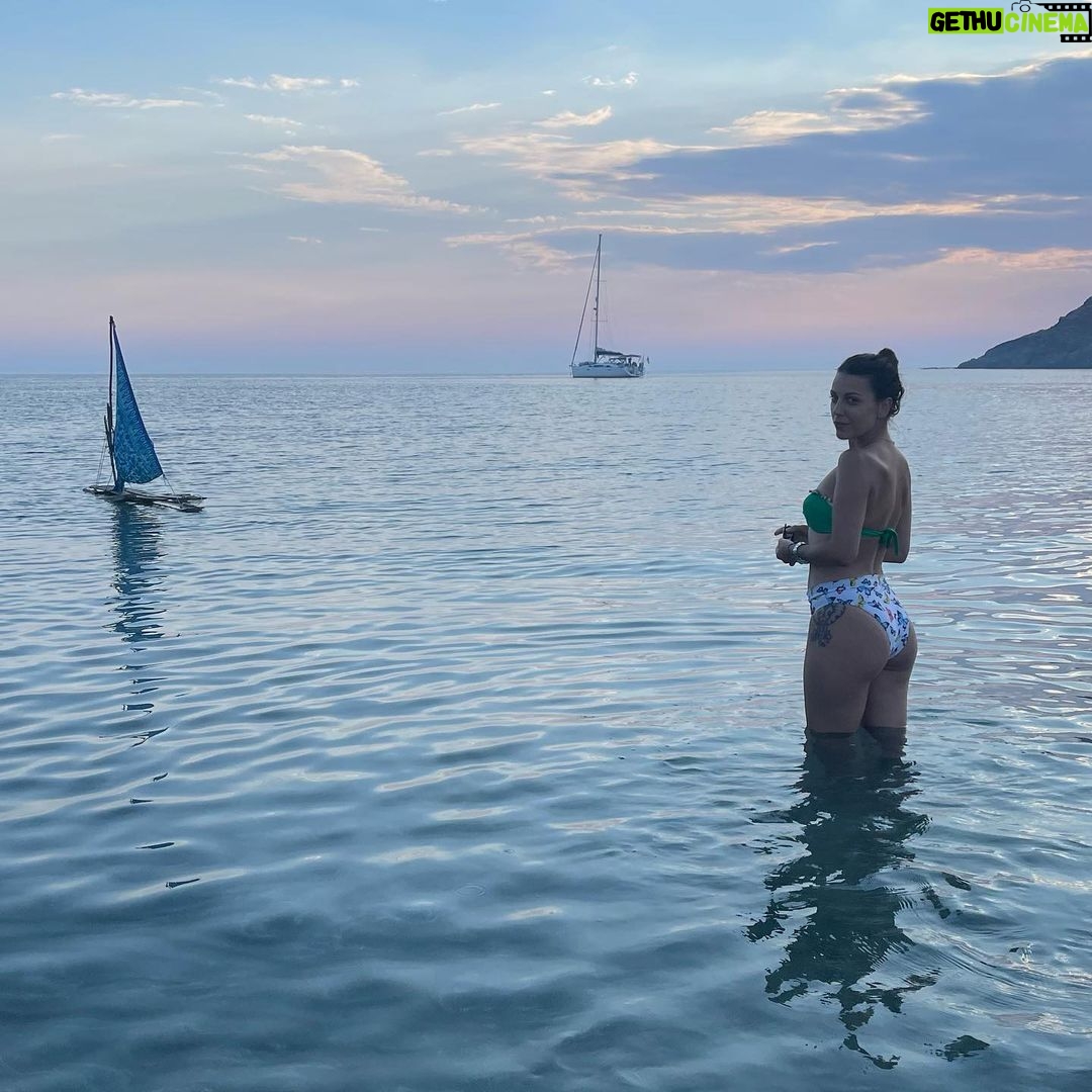 Anna Menenakou Instagram - Σε ένα μέρος μαγικό… #summertime #summervibes #summerlover #love #onlylove #onlyloveforanna #st♥️ Αντίψαρα