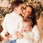 Anna Salivanchuk Instagram - А у вас вже є новорічний настрій? Поділіться зі мною, дуже цікаво?🙏🏻🐲 Мій неймовірний лук від @youandme_ua Фото @maryna_komarytskaja Мейк @y_tyuleninova