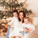 Anna Salivanchuk Instagram - А у вас вже є новорічний настрій? Поділіться зі мною, дуже цікаво?🙏🏻🐲 Мій неймовірний лук від @youandme_ua Фото @maryna_komarytskaja Мейк @y_tyuleninova