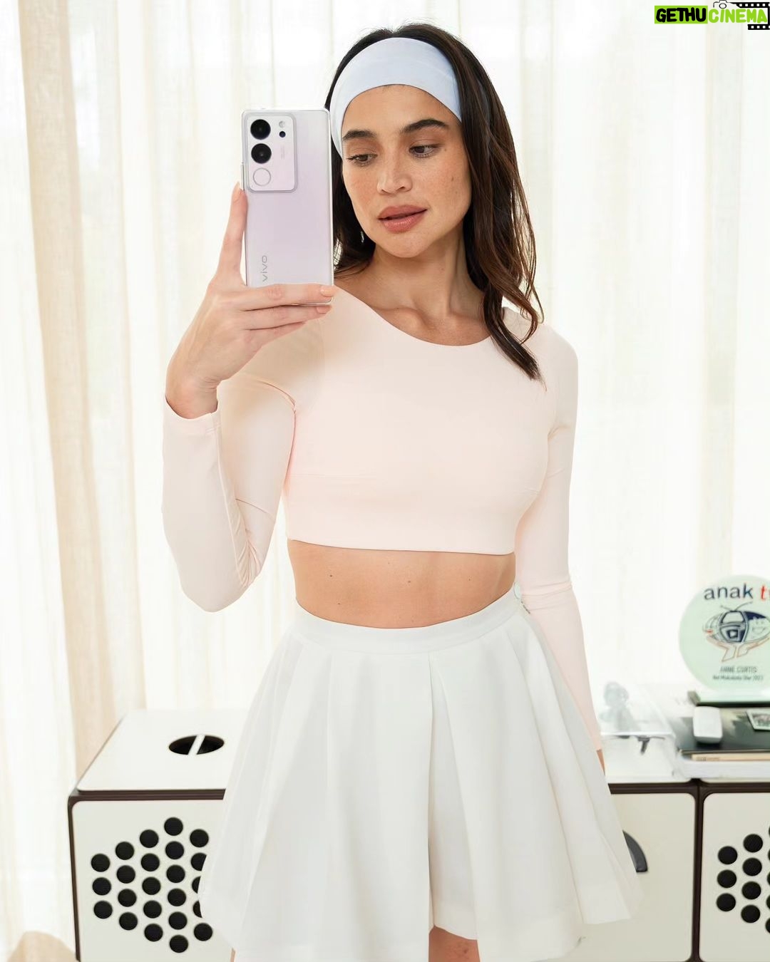 Anne Curtis Instagram - Think pink! 💘 I am super loving the newly released limited edition colour Rose Pink 🌸 and guess what? To celebrate the holiday season vivo will be giving away some MAJOR Freebies! If you purchase any vivo smartphone from today until January 31, 2024, you'll get a chance to win any of the following: 1. Cool vivo merch and smartphones 2. NBA game tickets 3. Wilson basketball signed by NBA Hall of Famer Dominique Wilkins 4. NBA 1-month League Pass For more info, follow vivo Philippines on Instagram, Facebook, X and official website! BUT THE EXCITEMENT DOESN'T STOP THERE! Comment down below your favorite Christmas tradition and I'll be selecting 1 winner of the limited edition Rose Pink vivo V29 5G! 😉 @vivo_philippines #vivoV29Series5G #vivoAuraPortraitMasterUpgraded #vivoLoveAndPassionSpotlighted