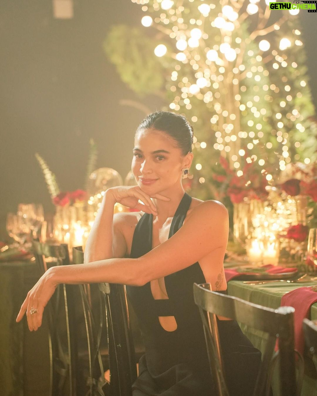 Anne Curtis Instagram - Seeing the people I care about happy makes me happier ๐ฅน๐ A-team Thanksgiving and Christmas party. What a night! Very grateful to all of these people I get to work who are masters in their own field. Thank you for taking care of me ๐ฅน Love you guys! Grabe so many pics! Was soooo much fun! Merry Christmas! ๐ท: @kimweeebol_ Styling by THE @gideonhermosa. I have to post the details seperately tomorrow. Just so beautiful! Love you Gids! @warrendimen @santiagoraymond @robbiepinera @luisruizzzz @monchichi1234 @emmanconcepcion @gelalaurel @mkqua @jellyeugenio @mac_igarta @antheabueno @johnpagadu @rjdelacruz @jerrybuanjavier @iamantoniopapa @leanneledesma @jolobayoneta @stevencoralde @lynalumno @markednicdao @bjpascual @paulinapaige @xtina_superstar @egarivera @princessbarretto @mimsqiu @michaelleyva_ @gforce_michael @gforce_ritz @gforce_jorge @choycie @alitheacastillo