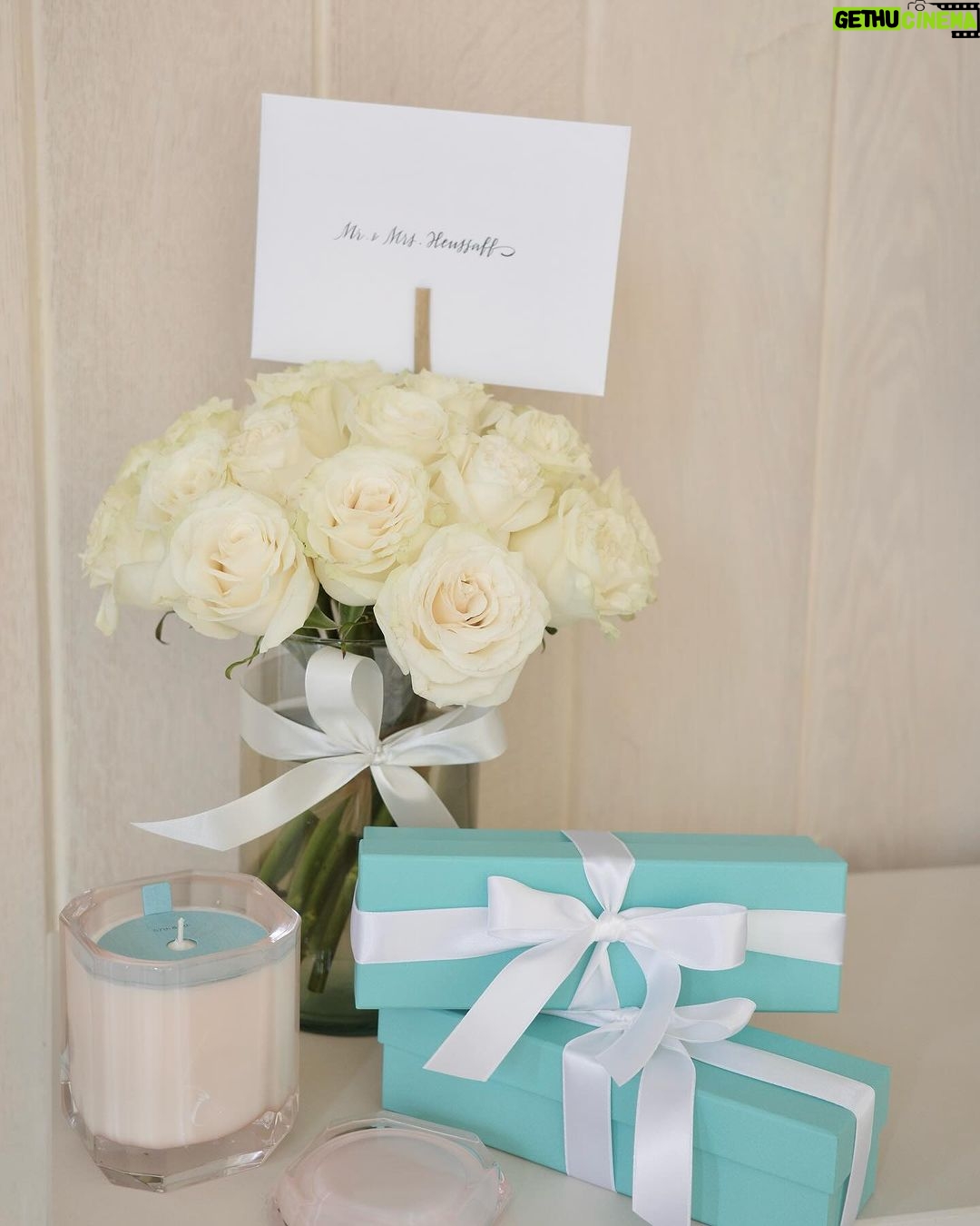 Anne Curtis Instagram - Me loves a blue box 🩵🤍 His and Hers but I think the smallest member of the family is asking if it comes in an XXXXXXXXSMALL 😂☁️ @tiffanyandco #tiffanyandcoph