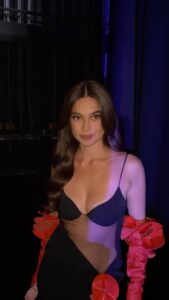 Anne Curtis Instagram - Paint the town red ❤️💋 Day 2. Loved everyone’s energy last night. Thank you so much! Let’s go batch 2! See ya tonight! #luvANNE #LUVANNEinCA Temecula, California