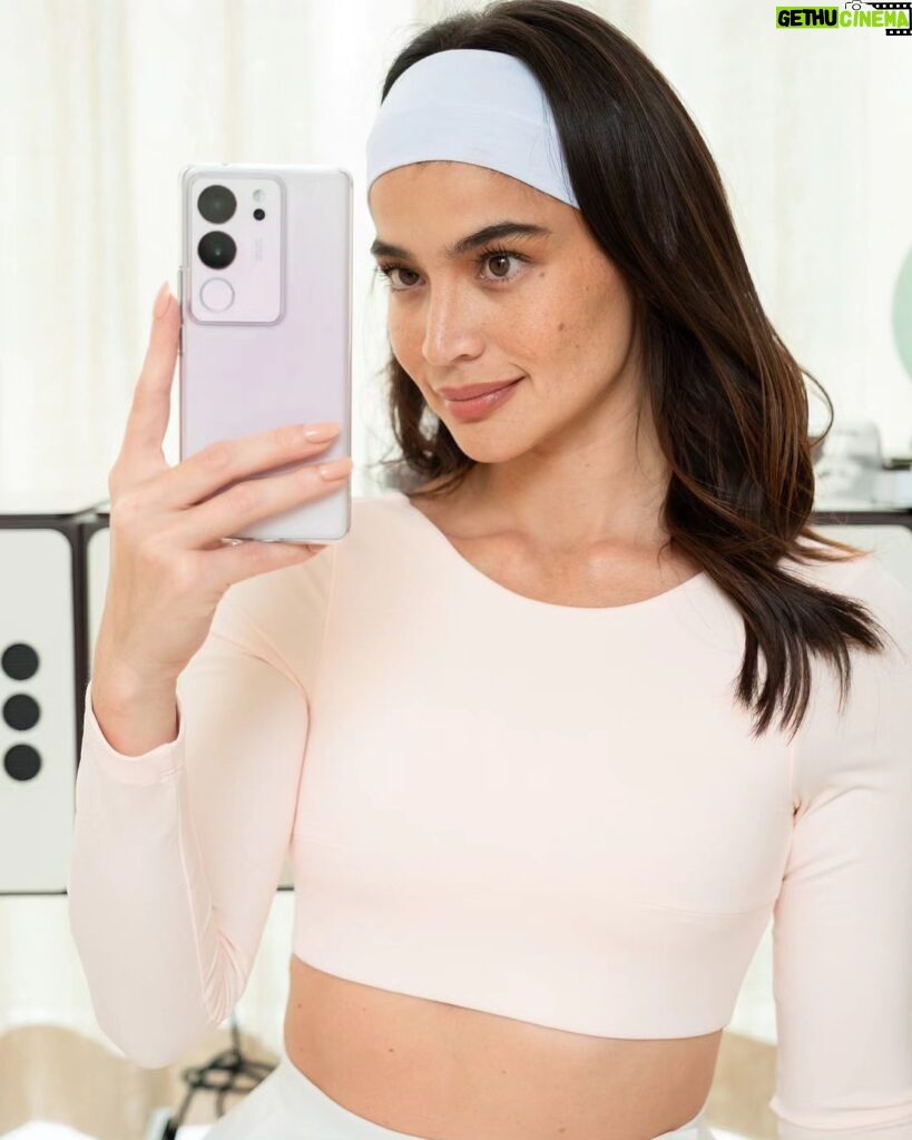 Anne Curtis Instagram - Think pink! 💘 I am super loving the newly released limited edition colour Rose Pink 🌸 and guess what? To celebrate the holiday season vivo will be giving away some MAJOR Freebies! If you purchase any vivo smartphone from today until January 31, 2024, you'll get a chance to win any of the following: 1. Cool vivo merch and smartphones 2. NBA game tickets 3. Wilson basketball signed by NBA Hall of Famer Dominique Wilkins 4. NBA 1-month League Pass For more info, follow vivo Philippines on Instagram, Facebook, X and official website! BUT THE EXCITEMENT DOESN'T STOP THERE! Comment down below your favorite Christmas tradition and I'll be selecting 1 winner of the limited edition Rose Pink vivo V29 5G! 😉 @vivo_philippines #vivoV29Series5G #vivoAuraPortraitMasterUpgraded #vivoLoveAndPassionSpotlighted