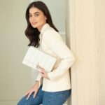 Anne Curtis Instagram - Still having a “white” Christmas moment with @dior 🤍 #MissDiorBag #DiorCruise #MissDior #dior