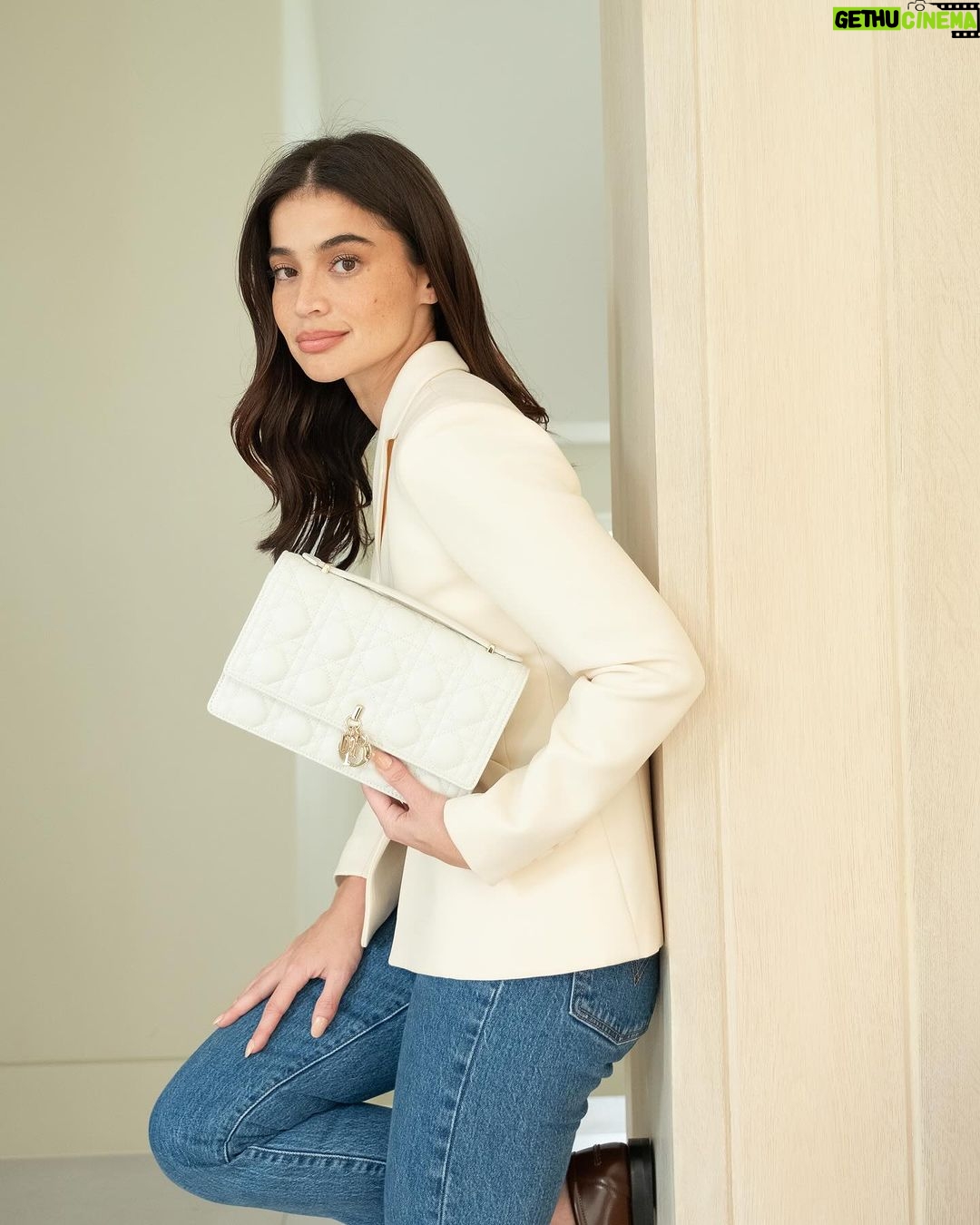 Anne Curtis Instagram - Still having a “white” Christmas moment with @dior 🤍 #MissDiorBag #DiorCruise #MissDior #dior