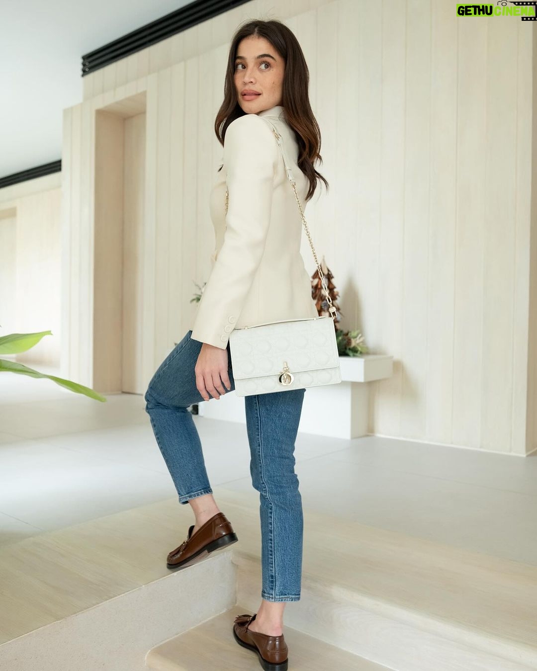 Anne Curtis Instagram - Still having a “white” Christmas moment with @dior 🤍 #MissDiorBag #DiorCruise #MissDior #dior