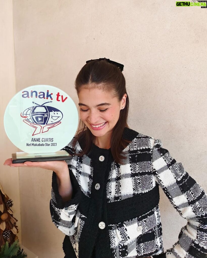 Anne Curtis Instagram - Thank you Anak TV 🦋✨ Always have wanted to use my platform whether on tv or on socials to influence the youth to do good and Dream BIG! 💖