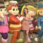 Anne Curtis Instagram - Kilig to see Twirlie, Yum, Popo, Hetty and Jollibee all together as we celebrated 45 years of Jollibee and the amazing light up of the store. Jollibee is indeed spreading the joy of Christmas to every Filipino and Pinoys at heart, kaya ramdam na ramdam na ang Pasko sa Pinas. Visit the nearest @Jollibee branch para mafeel niyo na rin ang joyful Christmas spirit! #JoyfulChristmasStores #MakeItChristmaswithJollibeeJoy