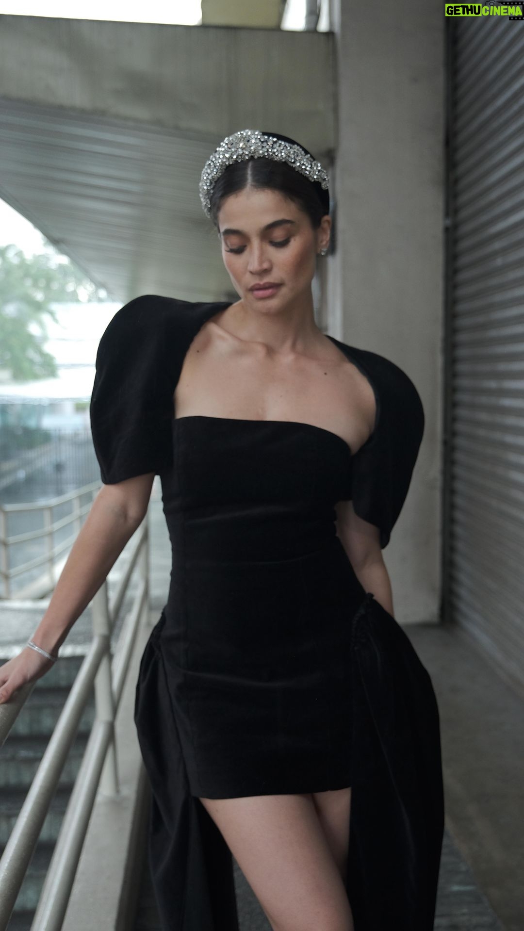 Anne Curtis Instagram - Wait for it 🧚 😂 missed the showtime stage! We’re baaack! Thanks for tuning in today Madlang people! We love you! ✨