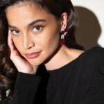 Anne Curtis Instagram - In my lucky colours 🖤❤️ had a lovely evening with my rare 🦄 at the @tatlerphilippines ball which was for the benefit of Project Inclusion. Thank you so much for having me @victoria_belo @antonsd @irenemfrancisco @isabelvmf ✨congratulations 💖