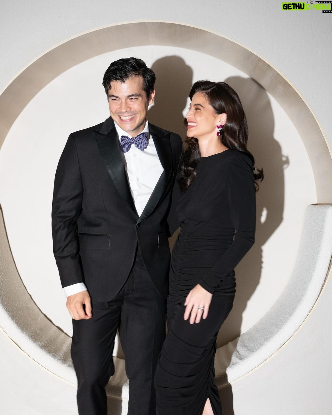 Anne Curtis Instagram - In my lucky colours 🖤❤️ had a lovely evening with my rare 🦄 at the @tatlerphilippines ball which was for the benefit of Project Inclusion. Thank you so much for having me @victoria_belo @antonsd @irenemfrancisco @isabelvmf ✨congratulations 💖