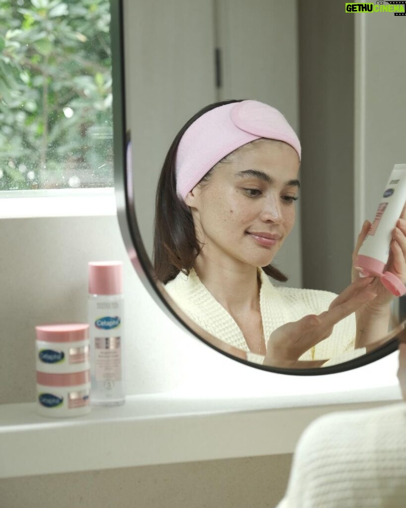 Anne Curtis Instagram - Raw and unfiltered✨ but look at that sheen and glow. Sharing my #radianceroutine. As you can see, my most used skincare products are in the @cetaphilbrighthealthyradiance line. The combination of these three products leave my skin radiant and it also helps even out my skin tone. #brightaboutskin