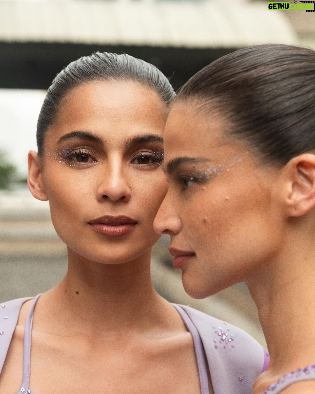 Anne Curtis Instagram - Sestras will always be there to try and help “fix you” no matter what. Love you sestra. Thank you for joining our Magpasikat. @jascurtissmith 💜💜💜 📸: @luisruizzzz 📸: @imlukeabadiano #Magpasikat2023AnneRyanOgie