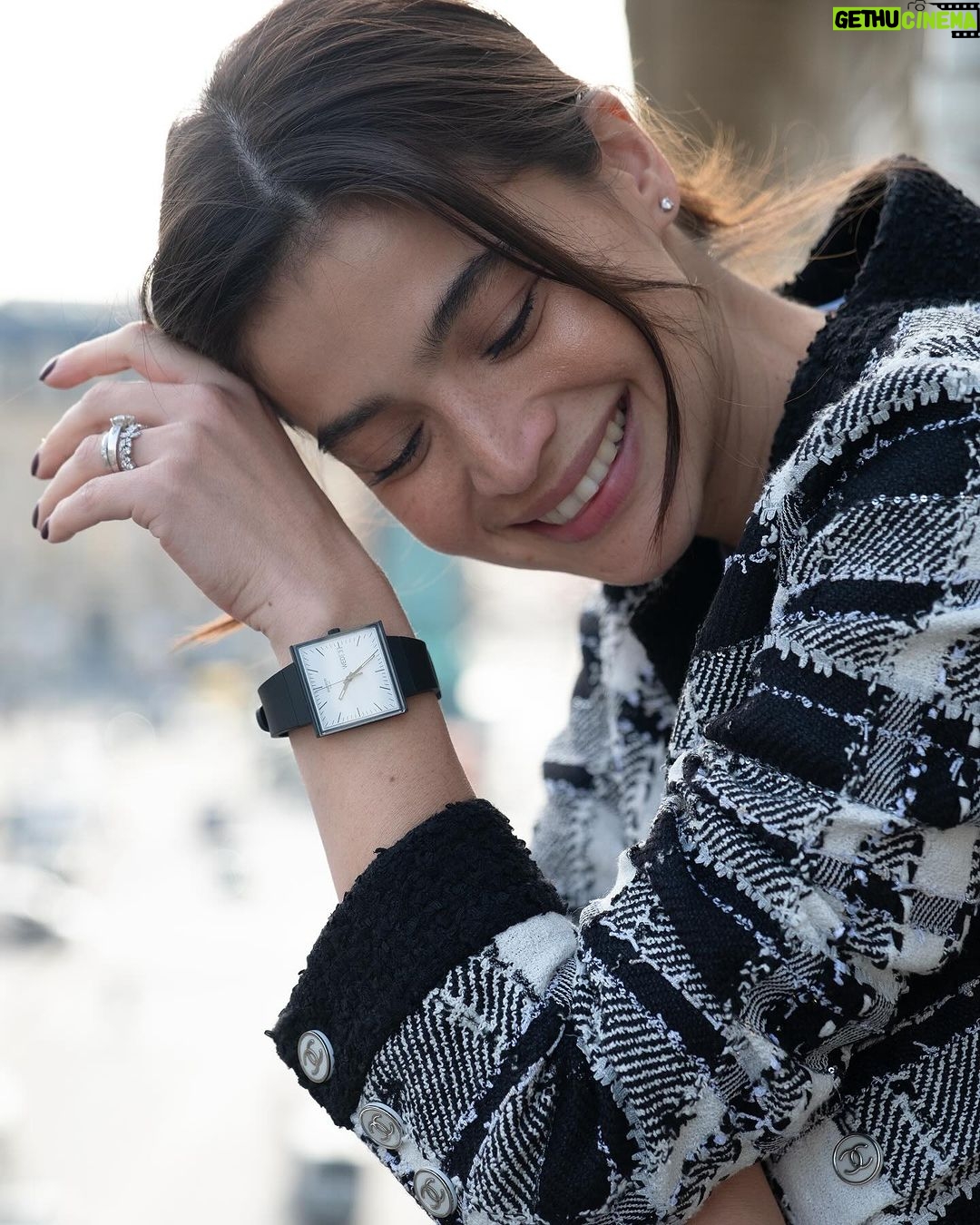 Anne Curtis Instagram - What if? What if time knew no shape and distance? This has become an instant fave travel buddy & everyday watch. Lurve! @swatch_ph @swatch Paris, France