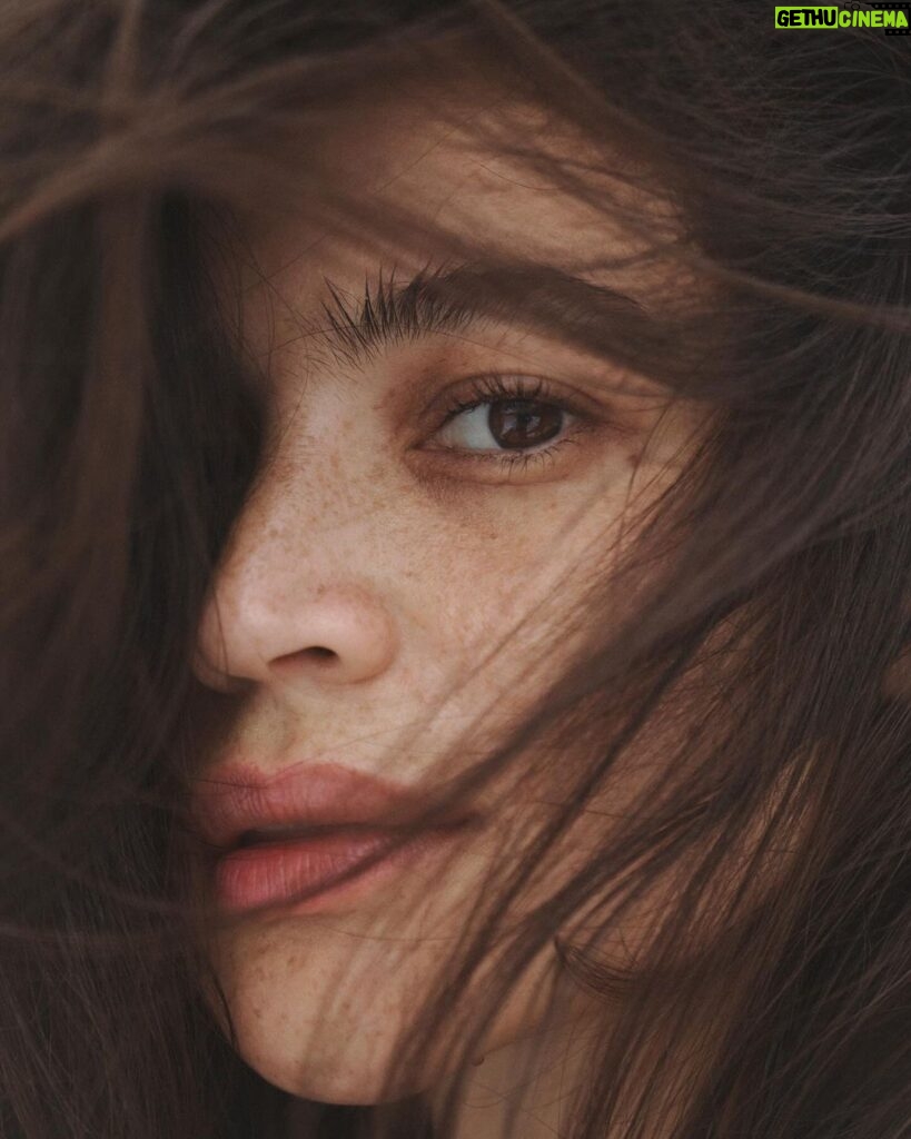 Anne Curtis Instagram - Birthday ko? Barefaced birthday 🖤🧚✨ Thank you for all the warmest greetings 🌸