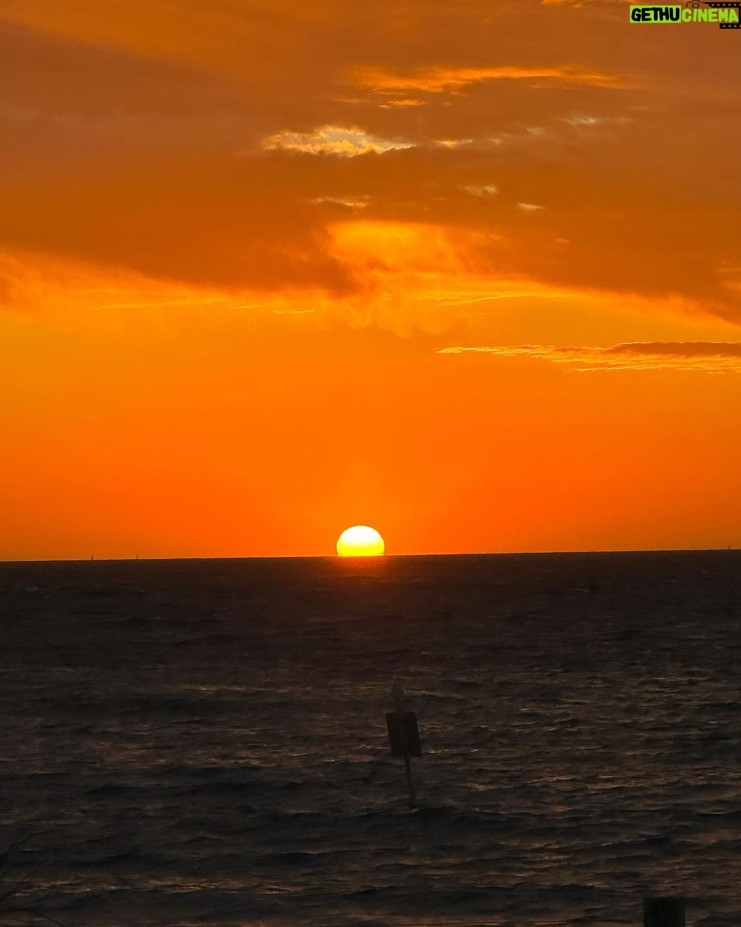 Anne Curtis Instagram - First sunset of the year. Absolutely breathtaking 🥹