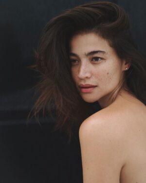Anne Curtis Instagram - Birthday ko? Barefaced birthday 🖤🧚✨

Thank you for all the warmest greetings 🌸