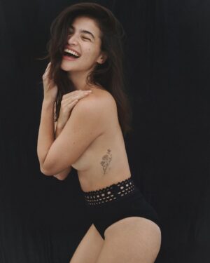 Anne Curtis Instagram - Birthday ko? Barefaced birthday 🖤🧚✨

Thank you for all the warmest greetings 🌸
