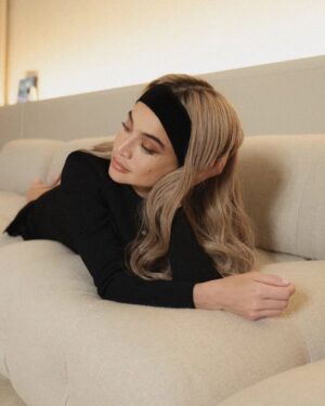 Anne Curtis Instagram - Old soul 🖤 #np Je t'aime moi non plus