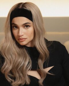 Anne Curtis Instagram - Old soul 🖤 #np Je t'aime moi non plus