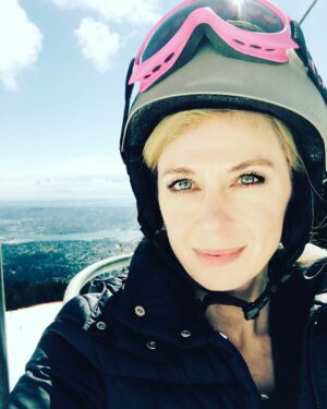 Anne Dudek Instagram - Skiing at Grouse Mountain.