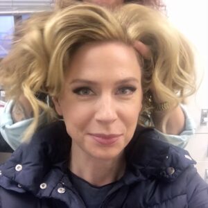 Anne Dudek Instagram - Hair by @Sarah_koppes #theflashseason3 @love_kevin_murphy