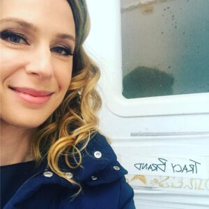 Anne Dudek Instagram - Can you read backwards? #theflash