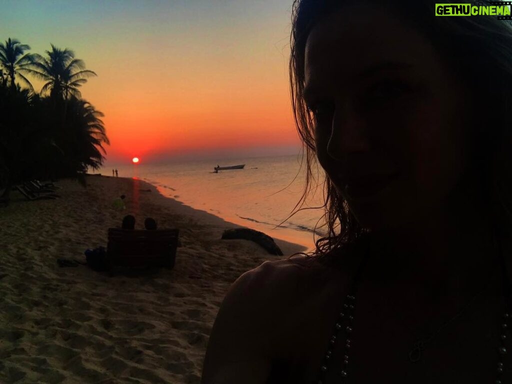 Anne Dudek Instagram - Nicaragua sunset
