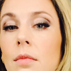 Anne Dudek Instagram - Every #hamptondeville scene is hot! hot!hot! But these eyes are reserved for the sexxy sex scenes...thanks Jackie! @makeupjunkie_j