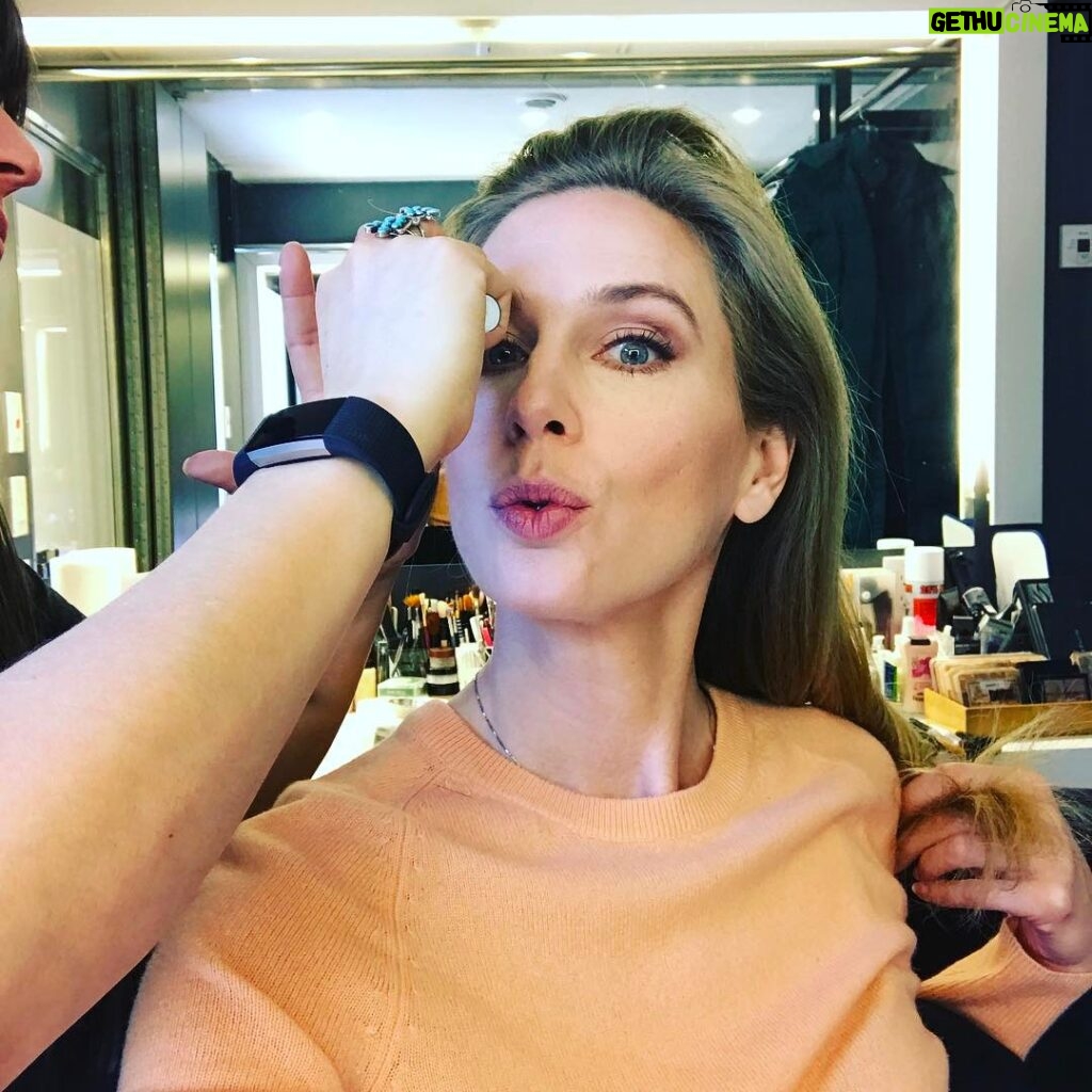 Anne Dudek Instagram - Getting lashes!!! @makeupjunkie_j