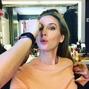 Anne Dudek Instagram - Getting lashes!!! @makeupjunkie_j