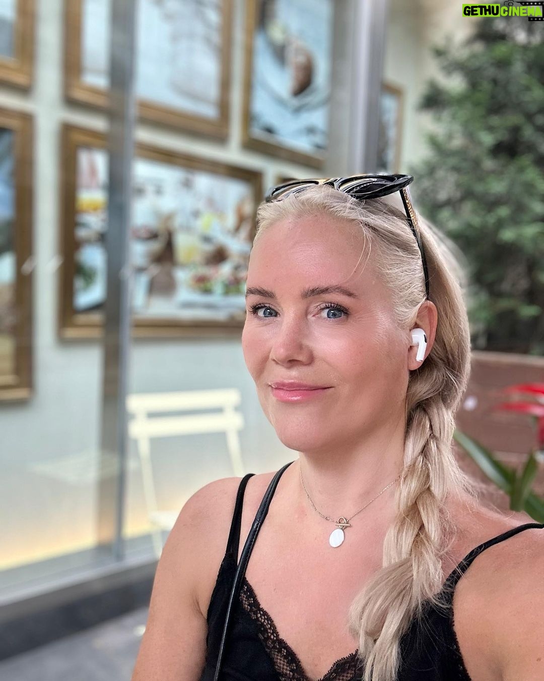 Anne Kukkohovi - 1.5K Likes - TƤmƤ hikoilun mƤƤrƤ š¦š¦š¦ Voin vilpittƶmƤsti sanoa, ettƤ kun pƤƤsin hotelliin, nƤytin siltƤ ettƤ olisin juossut maratonin. TƤssƤ vasta alkusoittoa. Toki sen tiesin, mutta huhhuh, hiuksetkin oli mƤrƤt tƤn pƤivƤn talsimisen jƤljeen. šæšæšæ