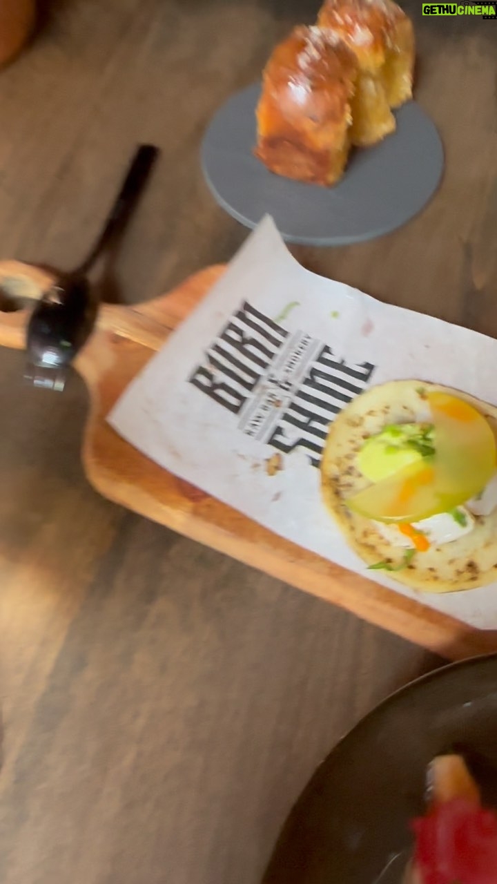 Anne Kukkohovi Instagram - Kiitos ihanasta dinneristĂ€ @burnandshinerestaurant đ„â„ïž Rakastan tĂ€tĂ€ sisustusta, tunnelmaa ja parasta seuraa evöh! Nyt kun illat lĂ€mpenee, sisĂ€pihalla on mahtava olla. đ€© #burnandshine #helsinki #restaurant #smokery
