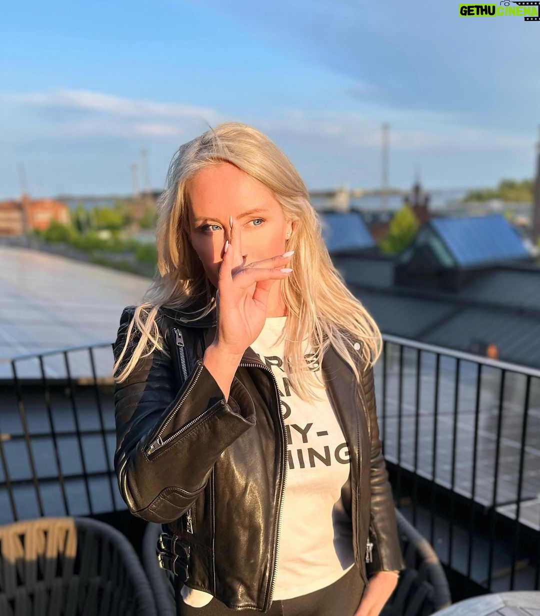 Anne Kukkohovi - 2.2K Likes - @beakybasterdbar terassin avajaiset tƤƤllƤ mun kotona Skattalla! š©· Auki koko kesƤn š¤©