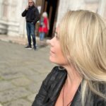 Anne Kukkohovi Instagram - Pakomatkalla ihanassa Venetsiassa. Älkää pärjätkö viimeiseen asti, se on mun viimeisimmän monologin teema. Mä yritin ja ei kannattanut. Linkki biossa. ❤️ Plaza San Marcos, Venecia