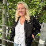 Anne Kukkohovi Instagram - Kaupallinen yhteistyö @nordnetsuomi Mun vuosi 2023 on ollut tarkoituksella vauhdikas, mutta samaan aikaan yritän kehitellä turvallisia vaihtoehtoja itselleni ja läheisilleni. Ja koska itse en ole kokenut sijoittaja, helpottaa tietää, että edes joku asia on pysyvää ja siksi halusin investoida omaan turvallisuuteeni säästövakuutuksen muodossa. Pienyrittäjät ovat aikamoisessa pinteessä juuri nyt, jolloin tämä vakuutus antaa mulle rauhaa keskittyä siihen, missä itse olen hyvä, enkä tipahda ns. jargon viidakkoon, sijoitusten tai vakuutusten suhteen.  Lyhyesti: Nordnetin sijoitusvakuutus on pitkäjänteiseen säästämiseen ja taloudellisen turvan kartuttamiseen suunniteltu säästöhenkivakuutus. Se sopii sekä aktiiviselle osakepoimijalle että helppoa säästöratkaisua arvostavalle rahastosäästäjälle. Kolme itsellenni erittäin tärkeää pointtia: X Kertynyttä tuottoa ei veroteta sijoitusvakuutuksen sisällä. Maksan veroa vasta silloin, kun nostan rahaa ulos sijoitusvakuutuksesta X Mahdollistaa sijoitusvarallisuuden siirron seuraavalle sukupolvelle X Ei maksimitalletusrajaa Eli: sijoitusvakuutuksessa yhdistyvät sijoittaminen ja henkivakuutus. Nyt kun maailma on sekasortoinen ja omakin työkuva muuttuu jatkuvasti, on tämä mulle helpotus myös henkisellä puolella. Mihin tahansa seikkailuihin oma elämä viekään, edes jokin on pysyvää. Lisäinfoa löytyy tietenkin nordnetin omilta sivuilta, biossa linkki, niin pääset lukemaan lisää. @nordnetsuomi sekä @asennemedia  #sijoitusvakuutus #nordnet #sijoittaminen Sijoitusvakuutuksen myöntää Nordnet Livsforsikring AS Suomen sivuliike. Nordnet Livsforsikring AS Suomen sivuliike myy sijoitusvakuutusta Nordnet Bank AB:n avulla.