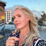 Anne Kukkohovi Instagram - Tällä kertaa mun #airbnb valinta osui niin kohdilleen. Tältä terassilla katson auringonlaskut ja nousut…kivat naapurit ja oma rauha. Nyt kun täälläkin kuumenee, arvostan asuntoa meren rannalla. ♥️🇺🇸 Los Angeles, California