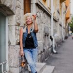 Anne Kukkohovi Instagram - Kaupallinen yhteistyö @viinivinkki Rakastan proseccoa, ja parhaimmillaan se voi olla jopa samppanjaa parempaa 🥂 Kesäisin mun suosikkini on rosé prosecco, siinä on jotain vähän spessumpaa 😍 Pitkien kuvauspäivien jälkeen on ihana rentoutua laiturilla, meren äärellä ystävän ja prosecco-lasin kanssa. Prosecco tuo myös täydellistä juhlatunnelmaa festarien etkoilla ja kesän muissa juhlissa! Alla vielä viinivinkit, jotka sopii niin lahjaksi kuin ystävän kanssa jaettaviksi ☀️ 🍾 Alberto Nani Prosecco Extra Dry on kuiva luomuprosecco, jossa maistuu päärynä ja persikka. 🍾 Voga Prosecco Rose Extra Dry on kuiva prosecco kauniissa pullossa - täydellinen lahja 😍 🍾 Jos prosecco ei maistu, nappaa mukaan vähän laadukkaampaa kesäviiniä, Medusa Albarinoa. Se on pirteä ja hedelmäinen valkkari, joka sopii kaikenlaisen piknik-ruoan kaveriksi. 🍾 Viña Albali Verdejo -hanapakkaus on helppo ottaa mukaan, ja siitä riittää myös kavereille jaettavaksi. Joko oot testannut? #viinivinkki